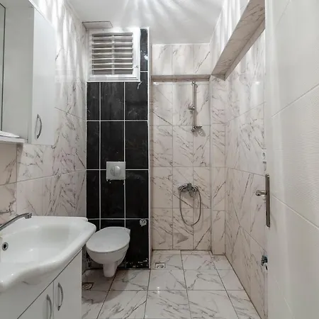 Axis Evleri Goeruekle Apartman